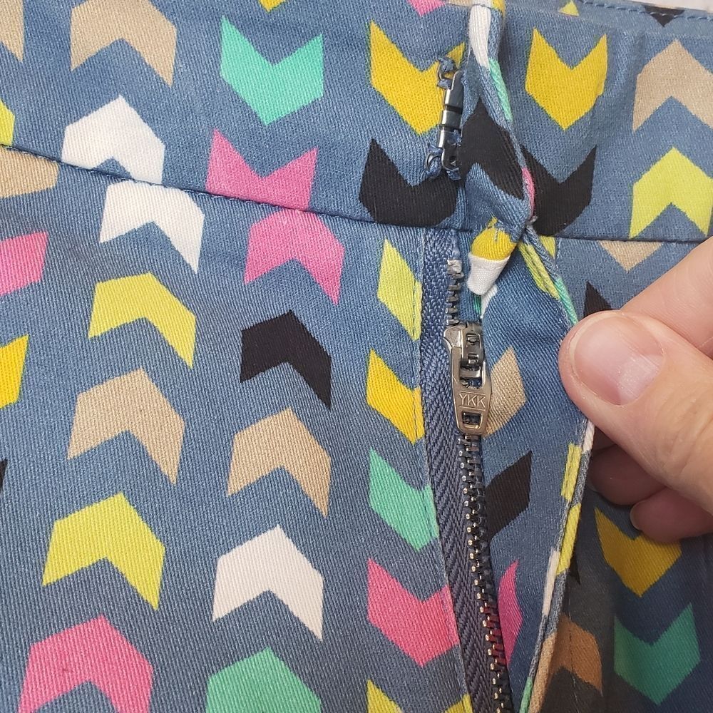 MODBE Chino-Style Patterned Shorts 6 - Picture 4 of 9